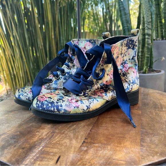 Dirty Laundry Floral Lace-Up velvety Ankle Boots 🌺 comfy 🌺 size 7.5 - Picture 1 of 9